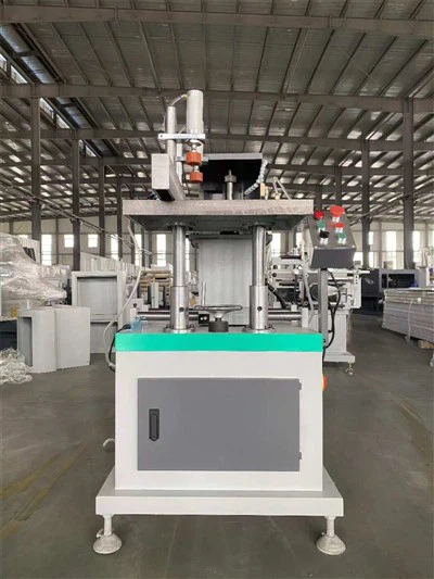 Wie hoch ist der Geräuschpegel einer Vorhangfassaden-Ausklinkmaschine im Betr...